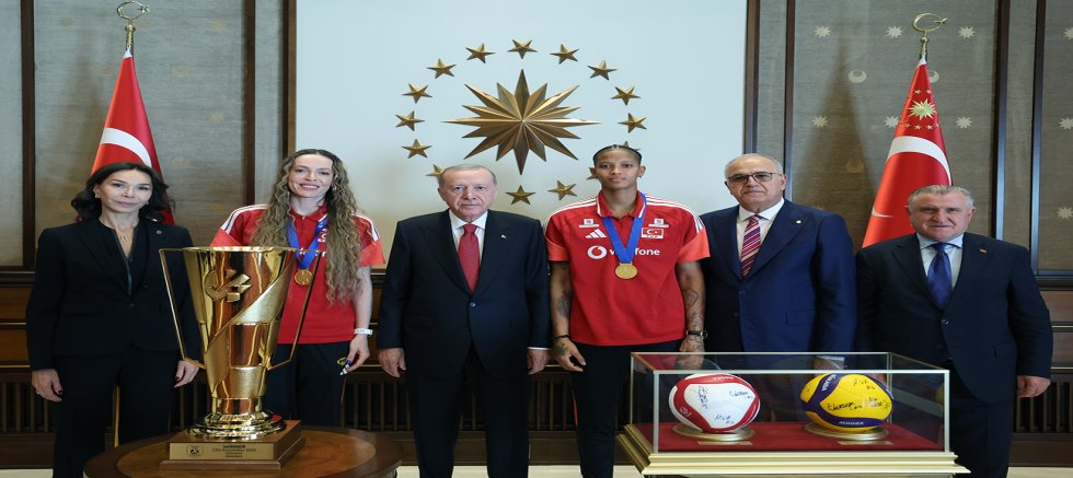 CUMHURBAŞKANI ERDOĞAN, ŞAMPİYON MİLLÎ VOLEYBOLCULARI KABUL ETTİ