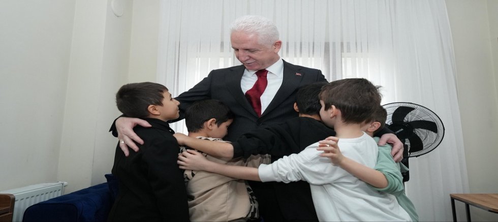 VALİ GÜL, İSTANBULLULARLA BAYRAMLAŞTI