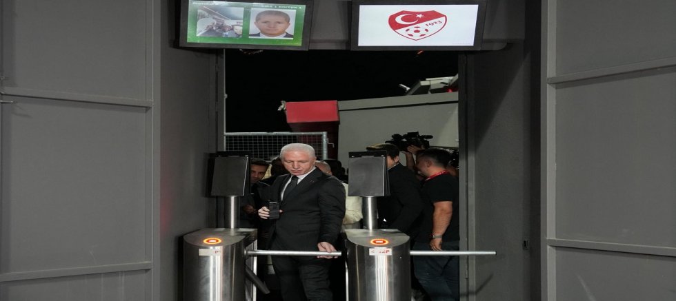 VALİ GÜL, STATLARDA ALINACAK GÜVENLİK ÖNLEMLERİNİ AÇIKLADI