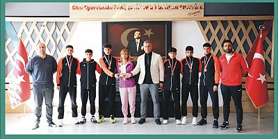 ADİL SANİ KONUKOĞLU SPOR LİSESİ ATLETİZM ERKEK TAKIMI TÜRKİYE ÜÇÜNCÜSÜ OLDU