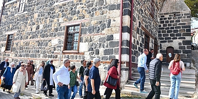 VATANDAŞLARDAN İLÇE GEZİLERİNE YOĞUN İLGİ