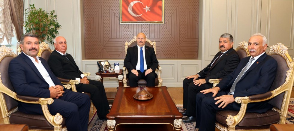 TÜTÜN ÜRETİCİSİNİN FİYAT İSYANI VALİ KÜÇÜK’E TAŞINDI